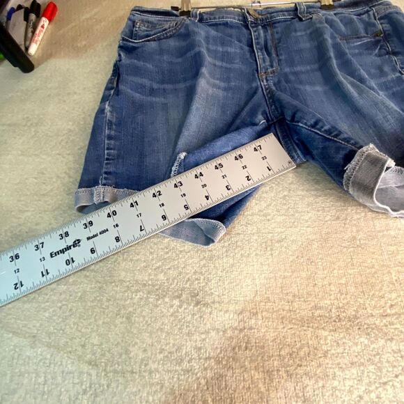 DKNY Jeans Boyfriend Denim Shorts‎ Womens Size 10 - Picture 10 of 10